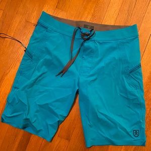 Bluesmiths, The Spartan Board short